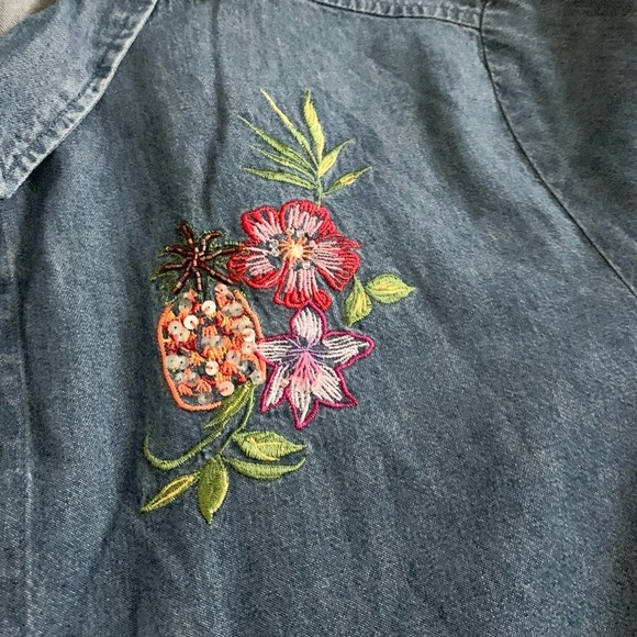 Victoria Jones | Denim Chambray Button Down Shirt - Picture 5 of 11